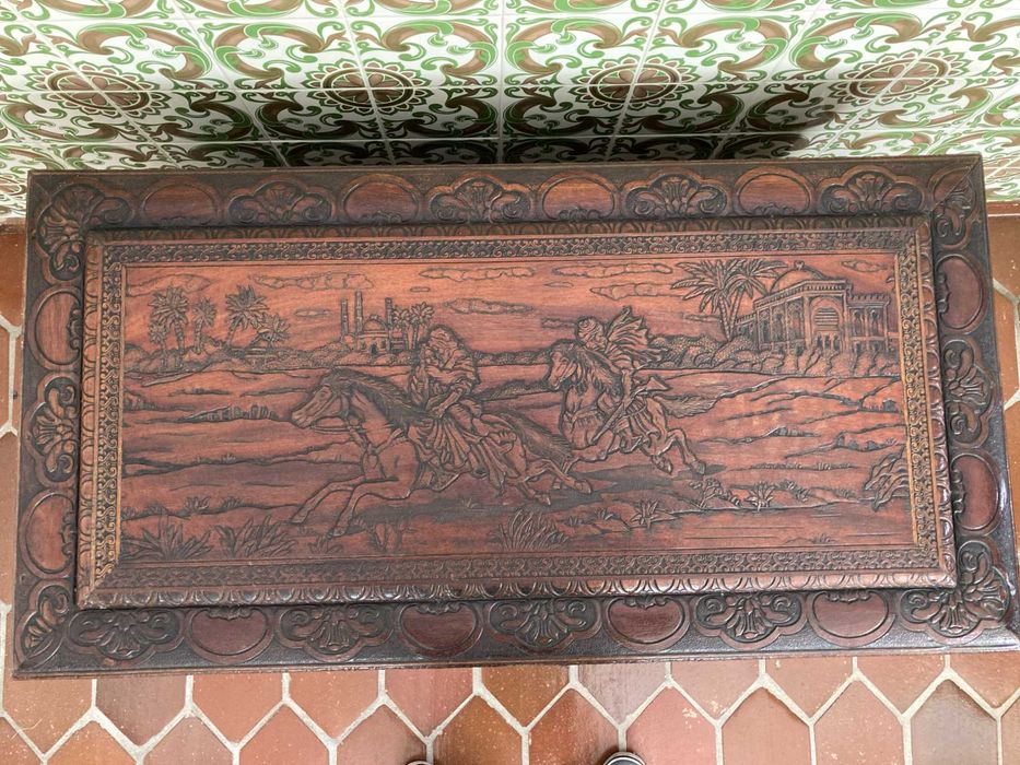 Arca de madeira trabalhada