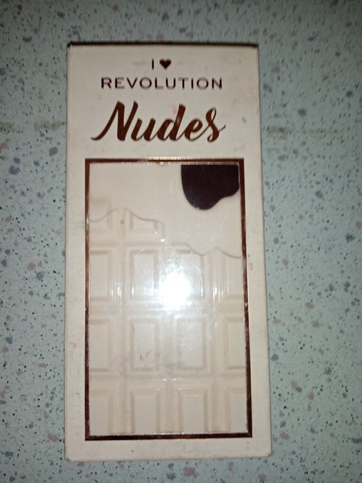 Makeup Revolution Nudes Chocolate Paleta Cieni do Powiek