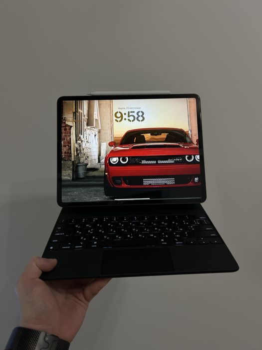 Apple iPad Pro 12.9 Apple pencil Magic Keyboard в стані нового