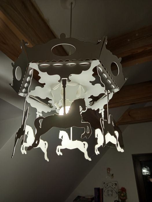 Lampa z koniami biała E27