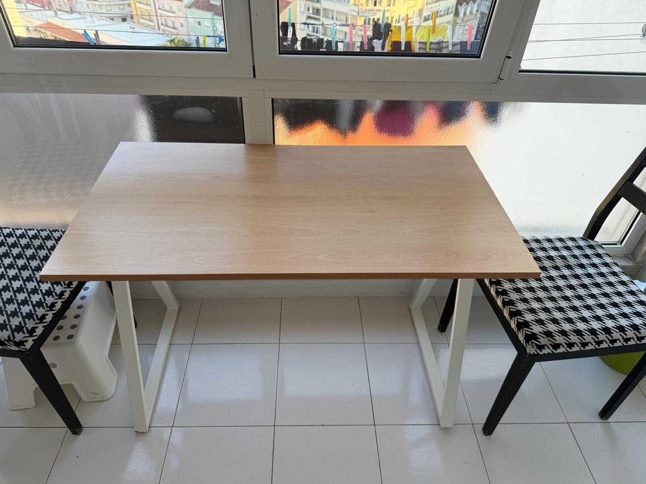 Conjunto mesa + 2 cadeiras