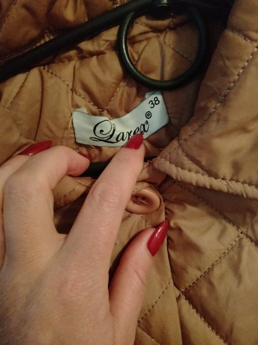Продам стьогану куртку демисезонну