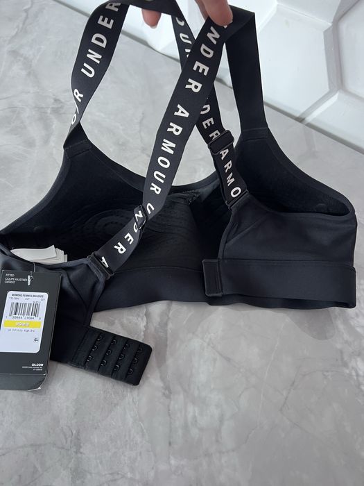 Under Armour • Жіночий  спортивний  чорний топ