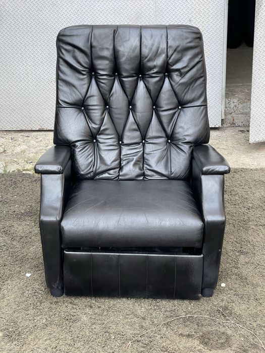 Шкіряне крісло реклайнер