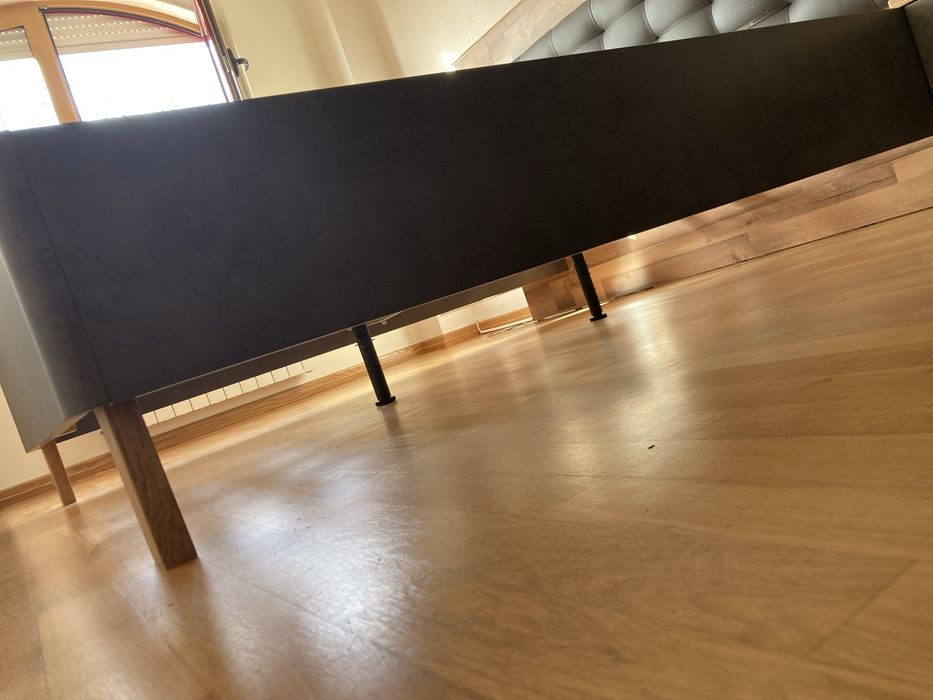 Cama de casal com cabeceira almofada mesas de cabeceira