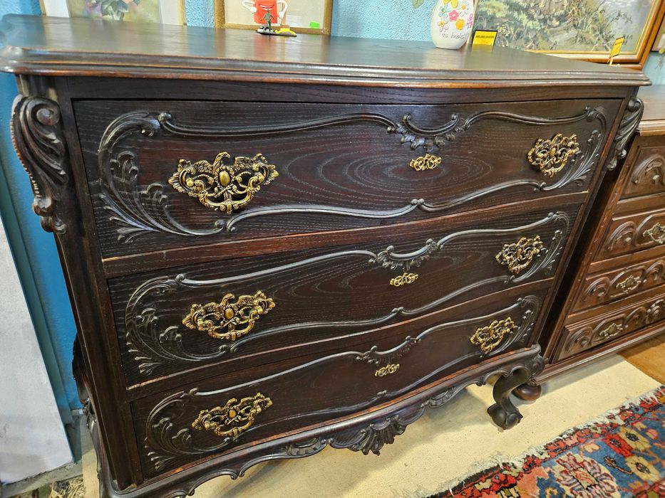 Grande cómoda antiga em madeira maciça - Muito bom