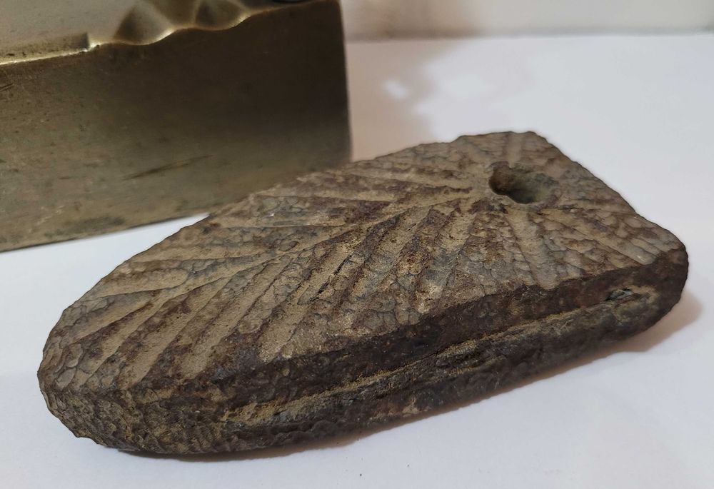 Stare przedwojenne mosiężne żelazko