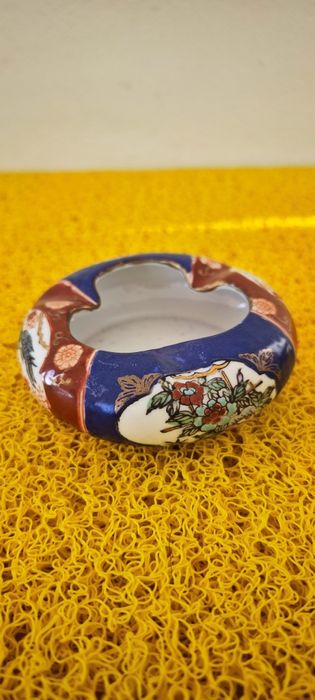 Bule em cloisonné e cinzeiro de cerâmica chinesa