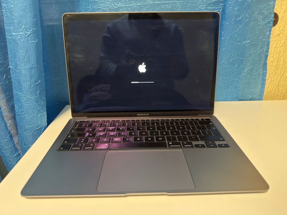 Apple Macbook Air