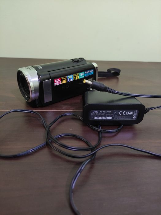 Видеокамера JVC GZ-E205BE