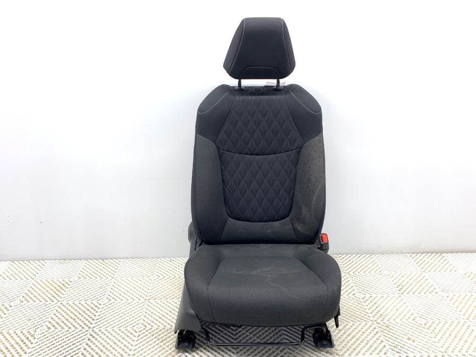 FOTEL PRAWY PRZÓD TOYOTA COROLLA E21 Sedan/Limuzyna SIEDZENIE