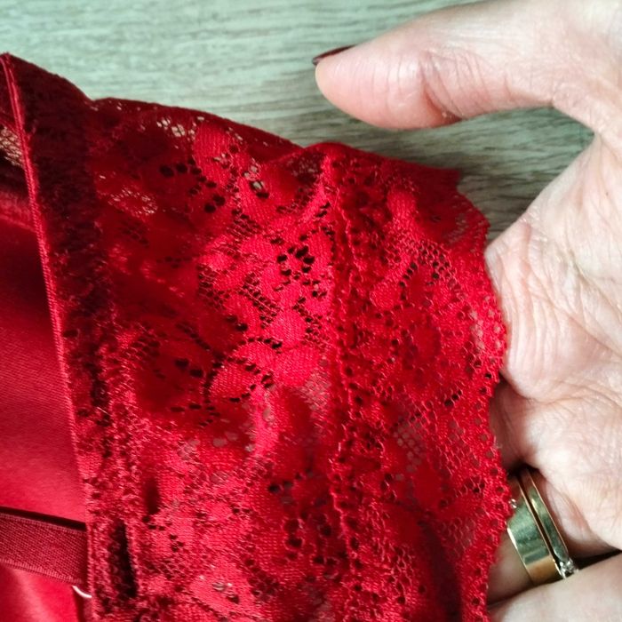 Usztywniany biustonosz Tezenis 75B duży push-up