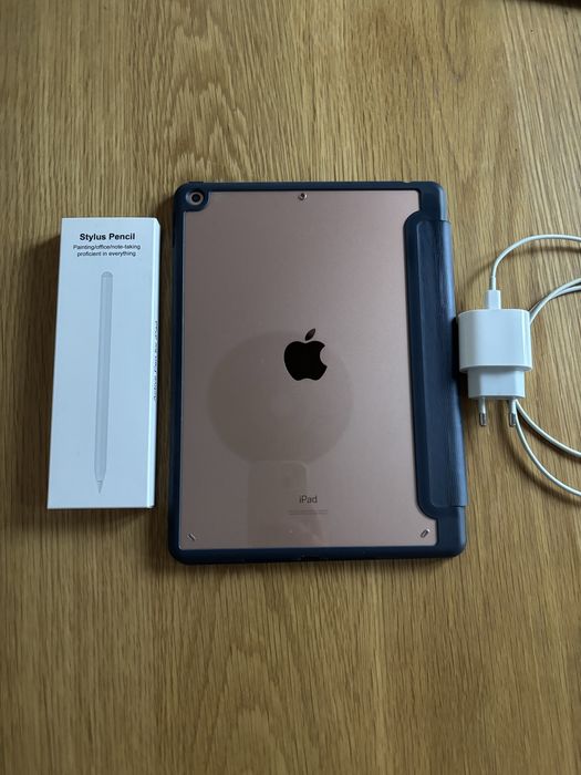 iPad 8 gen 128 GB | Etui | Rysik | ładowarka | zadbany i sprawny