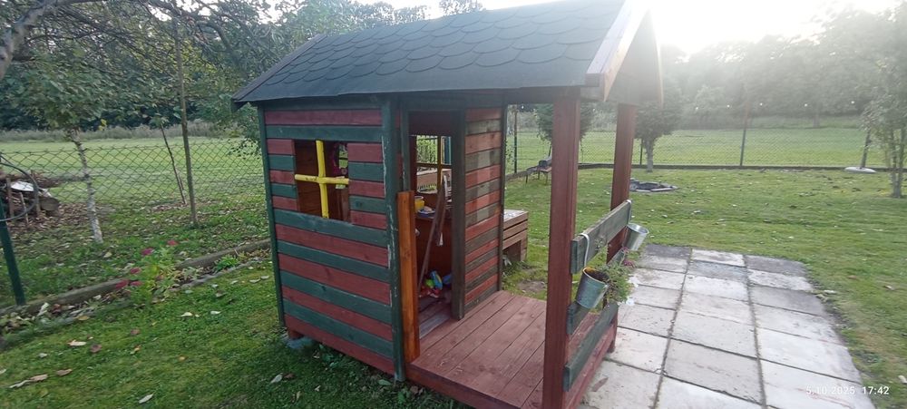 Domek drewniany dla dzieci