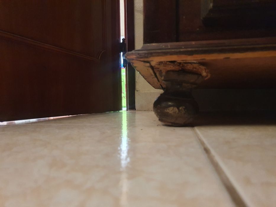 Arca de Madeira escura