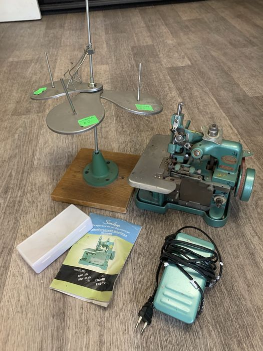 Продам оверлок на запчастини