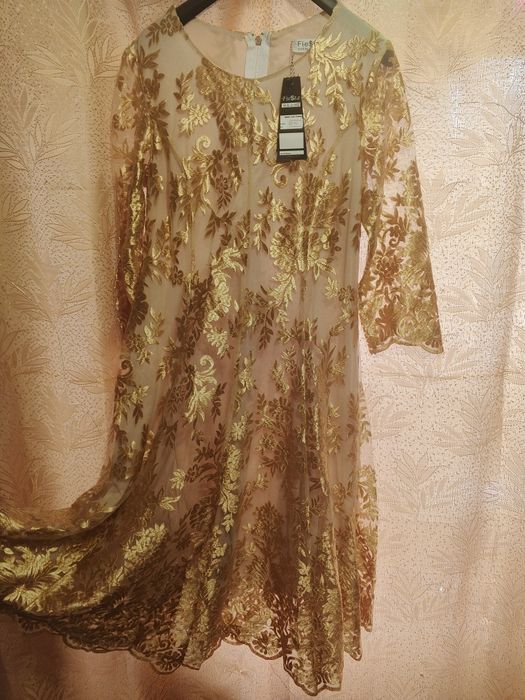 Новое шикарное золотое платье Fiesta (Турция) — праздничное с кружевом