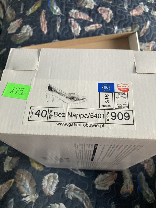 Buty  połbuty r 40 beż