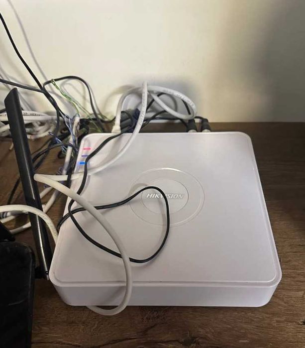 Rejestrator Hikvision DS-7104HQHI-K1  + 3 kamery!