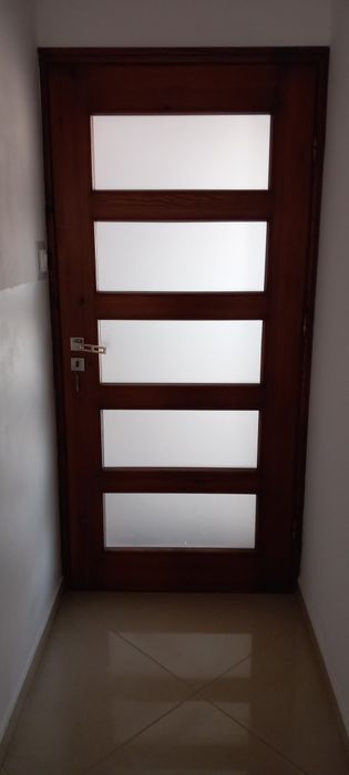 Drzwi drewniane z litego drewna sosnowego