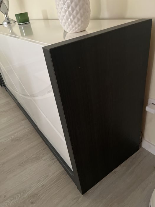 Movel aparador branco com  led incorporado