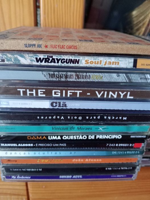 Vários CDS de bandas portuguesas e outros.