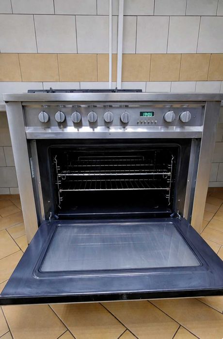 Професійна газова плита з електричною духовкою Hotpoint Ariston
