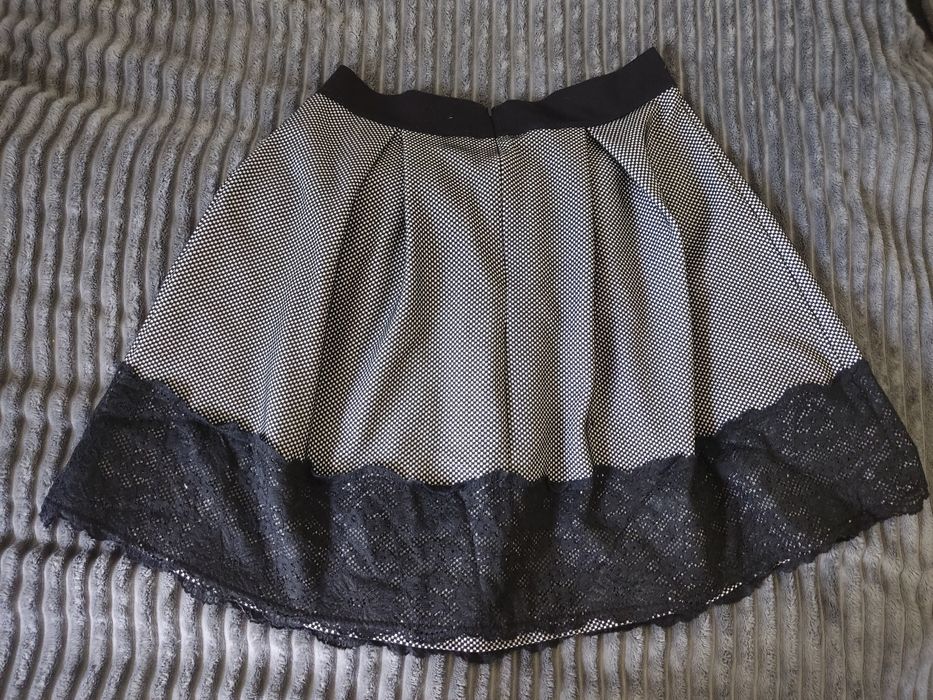 Spódnica Szachownica 36 s rozkloszowana z koronką Długość 50 cm
Pas 36