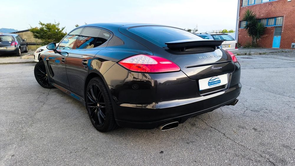 Porsche Panamera 4 Platinum Edition PDK