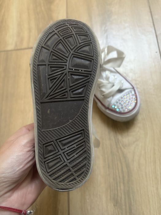 Białe trampki dziewczęce rozmiar 27