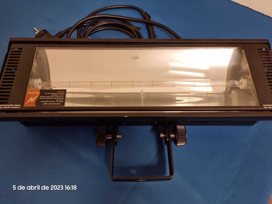 Strob 1500 DMX Stairville c/ controladora Master Strobe 1