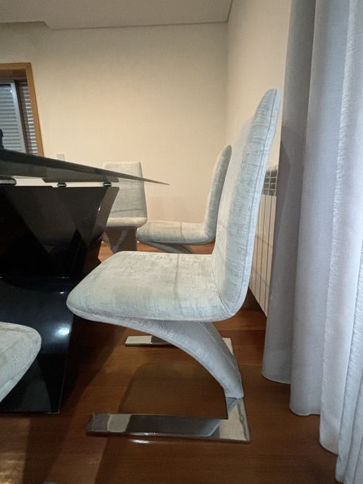 Conjunto mesa + 6 cadeiras