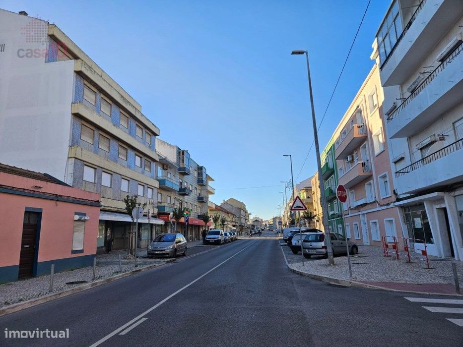 Apartamento T2, arrendado, para venda na Baixa da Banheira — Baixa Da Banheira E Vale Da Amoreira, Setúbal