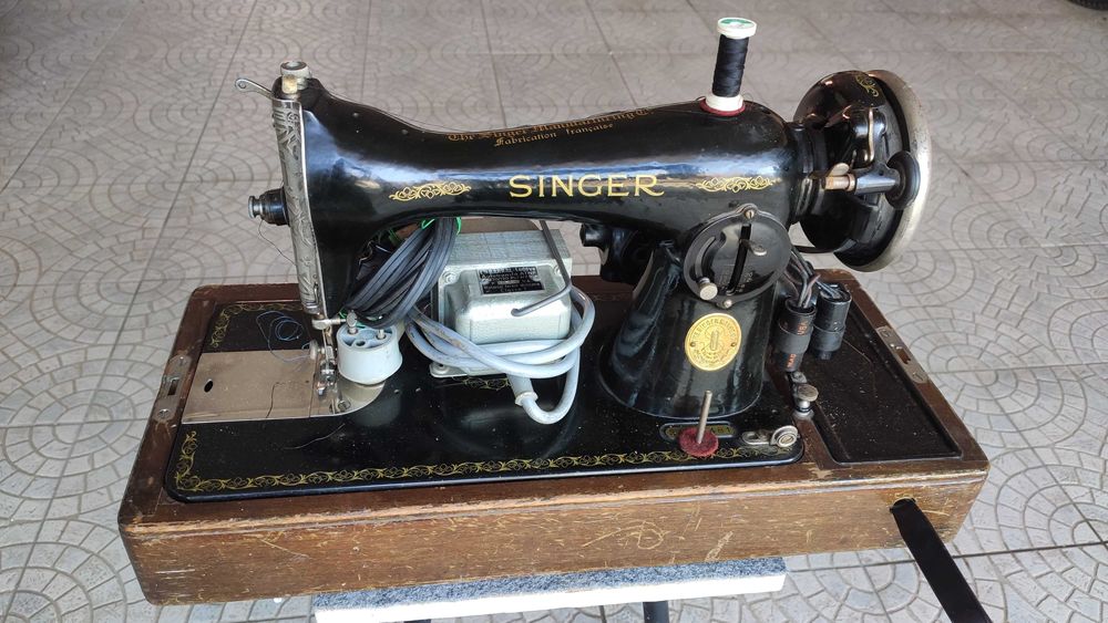 Máquina De Costura Singer Antiga de Pedal & Motor B.R.J.7