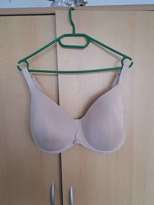 Biustonosz w rozmiarze 90 F