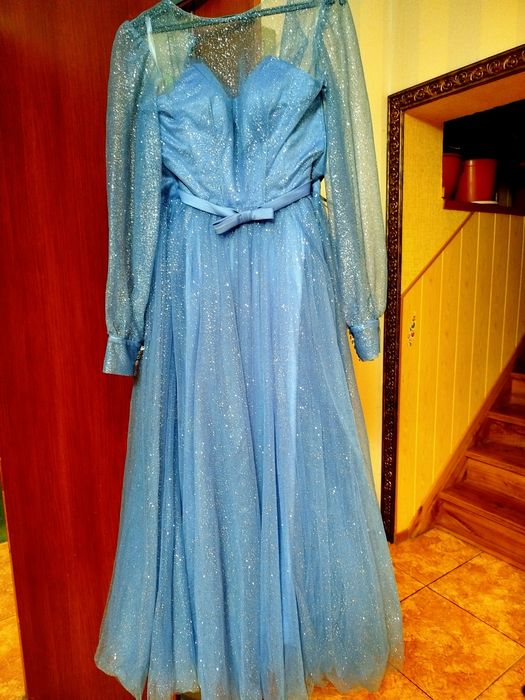 Шедевральна, ніжна, мерехтяна сукня на випуск