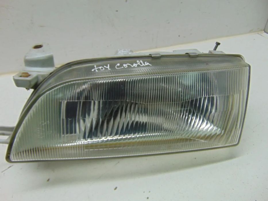 Toyota Corolla XLI AE100 faróis