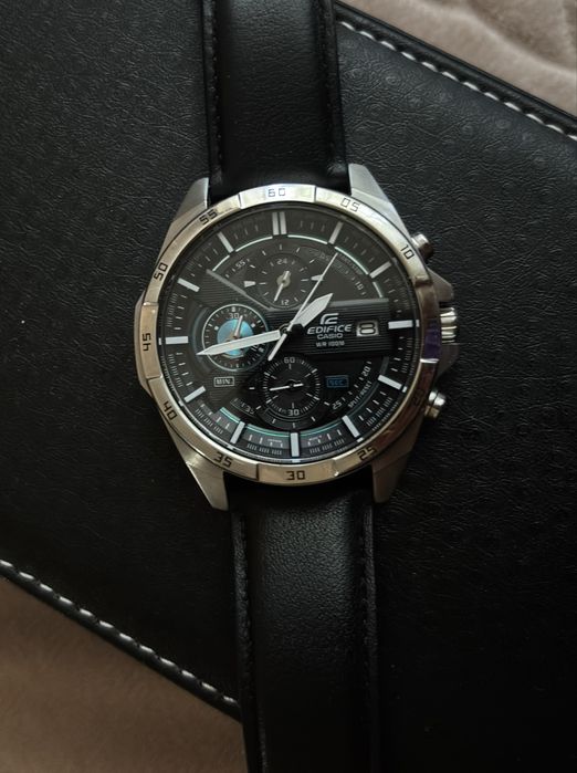 Чоловічий годинник CASIO Edifice EFR-556L-1AVUEF