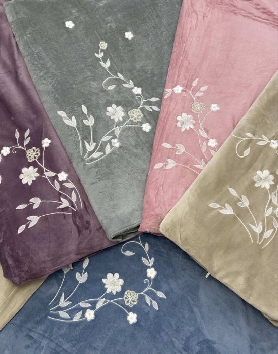 Тепленьке приємна мʼяка плюшеві велюрові комплекти "Метелики-Квіточки"