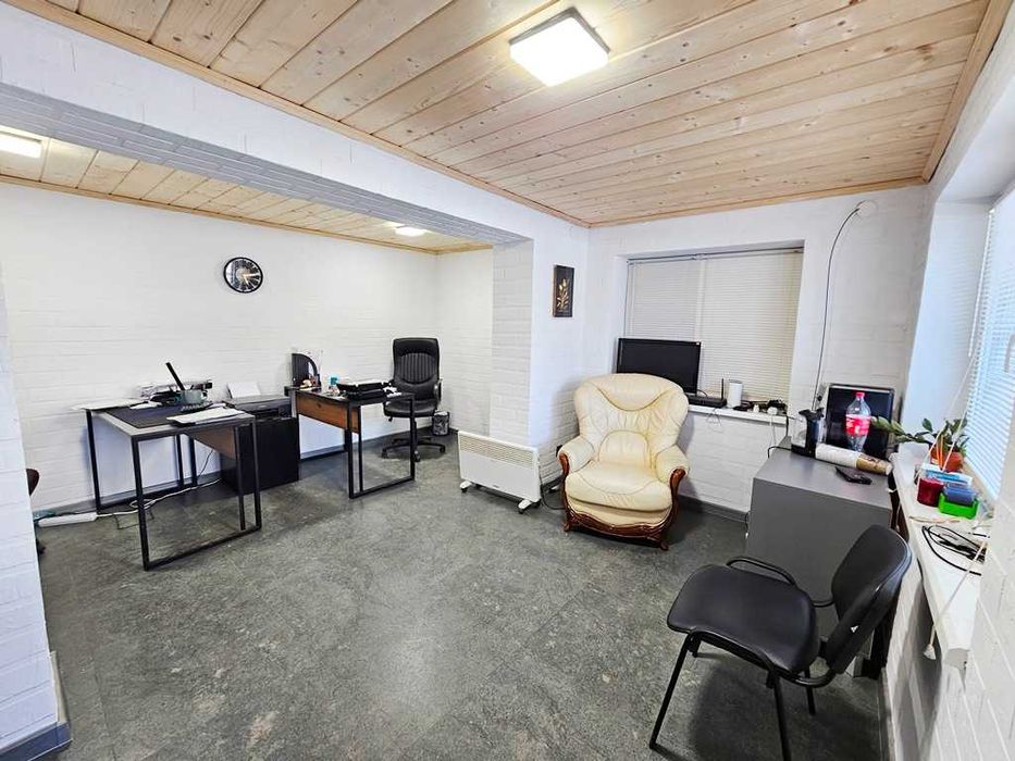 Продається виробничо-складське приміщення в промисловій частині мСтрий