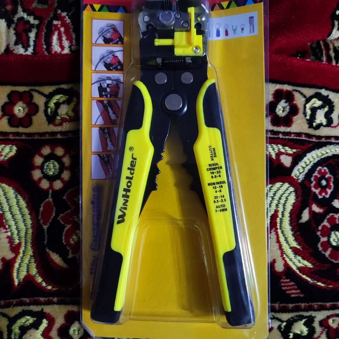 Клещи для снятия изоляции проводов.