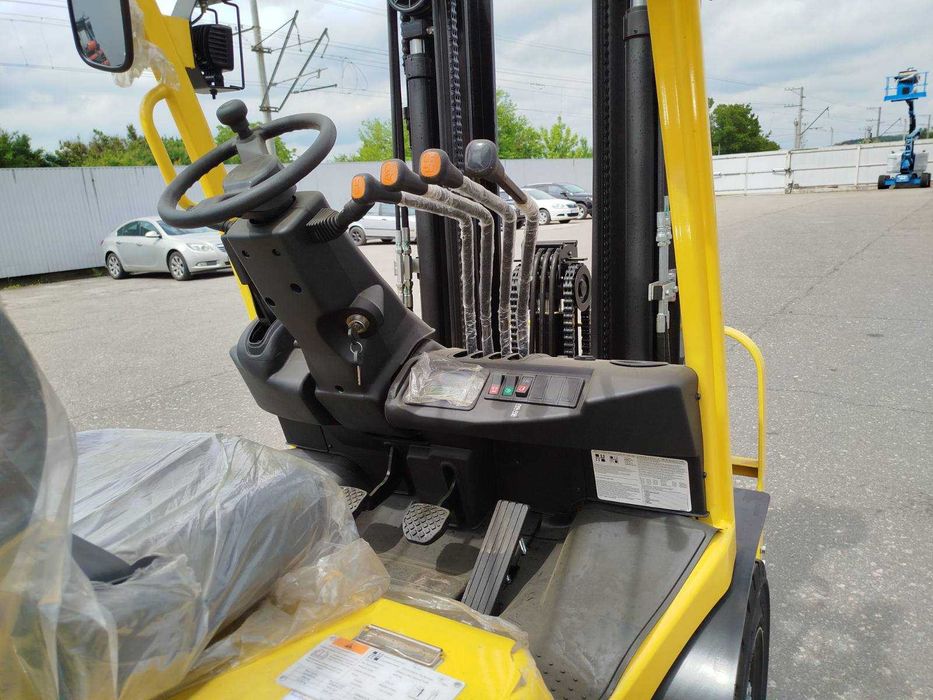 Газо-бензиновий вилковий навантажувач Hyster H2.5UT, 2023 рік  Новий  В наявності