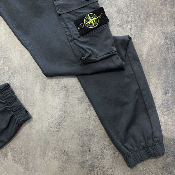Сірі чолвоічі штани карго Stone Island