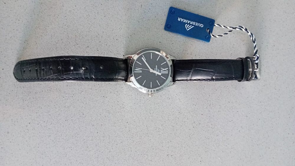 Relógio de Senhora com bracelte em Pele-Quebramar
