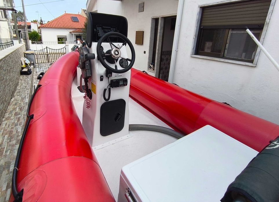 Semi-rígido Humber 4,50 m motor  50 CV a 2 T registado em classe 4