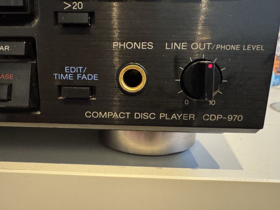 Wieża Sony trzy elementy z pilotem.