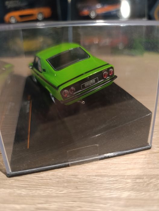Model Opel Manta A GT/E 1974 1:43 Ixo
