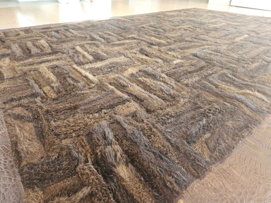 Эксклюзивный ковер из нутуральной кожи крокодила и меха нутрии/кролика