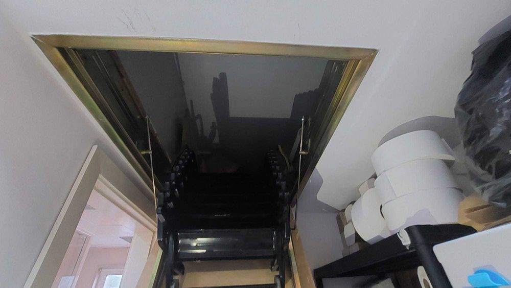 Escada articulada para sótão
