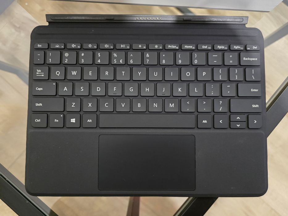 Microsoft Surface Go 3 + Type Cover + Dodatki